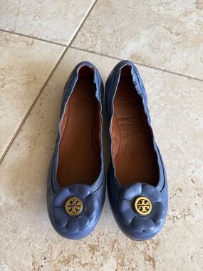 Tory Burch Navy Leather Camellia Logo Ballet Flats